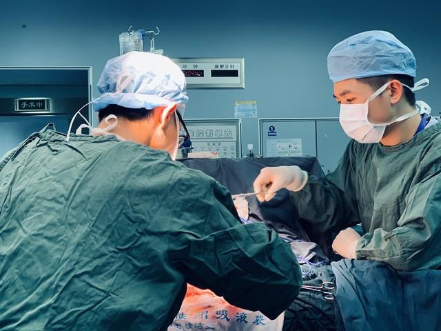 天津64岁老人种植牙手术成功，7小时后死亡，医生：犯了低级错误种牙本来是为了