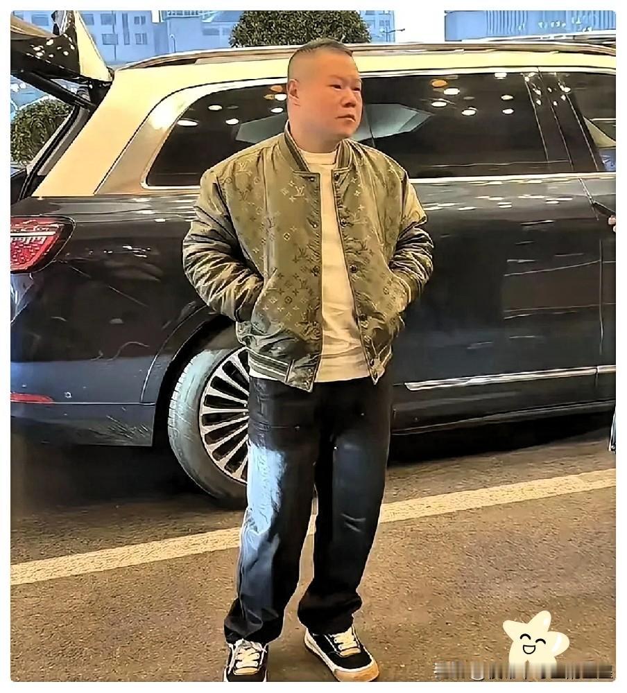 一件七万夹克，扯碎了多少人的“草根滤镜上周北京中国大饭店，岳云鹏被路人围得水