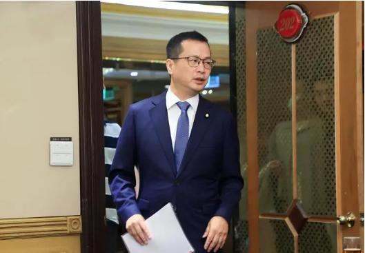 国民党突然来了个惊天大反转！很多人都以为罗智强，是马英九派出来，狙击郑丽文的“杀