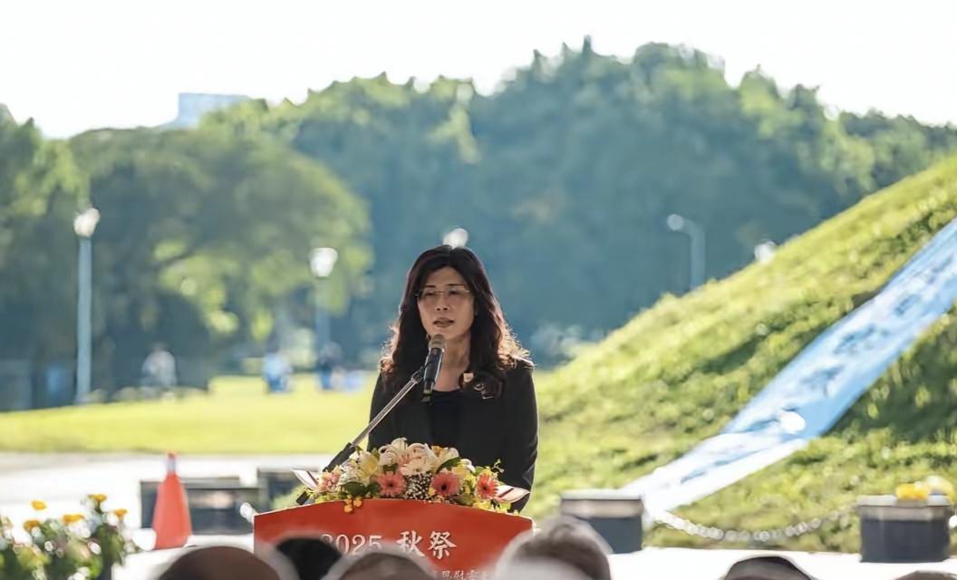 接下来就看郑丽文能不能挡住岛内的1.3兆的国防预算？因为岛内已经传出消息，美国驻