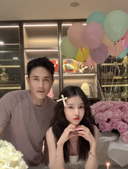 杜淳与王灿共庆生日甜蜜互动超有爱