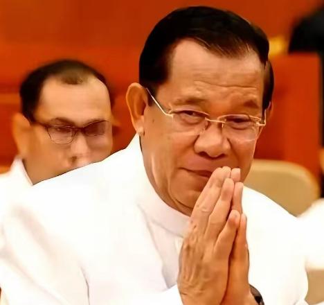 洪森现在估计肠子都悔青了，本来自己以及自己背后的实力能牢牢把控柬埔寨，但是一场泰