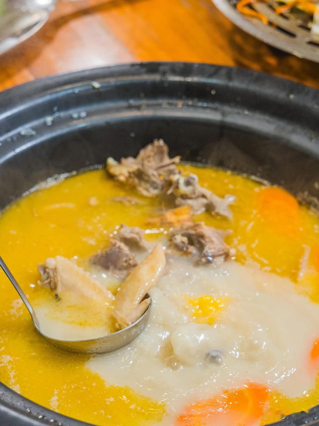 来顺德不吃桑拿菜等于白来！被本地人连续安利了好多次之后，我终于和朋友们打卡了这家