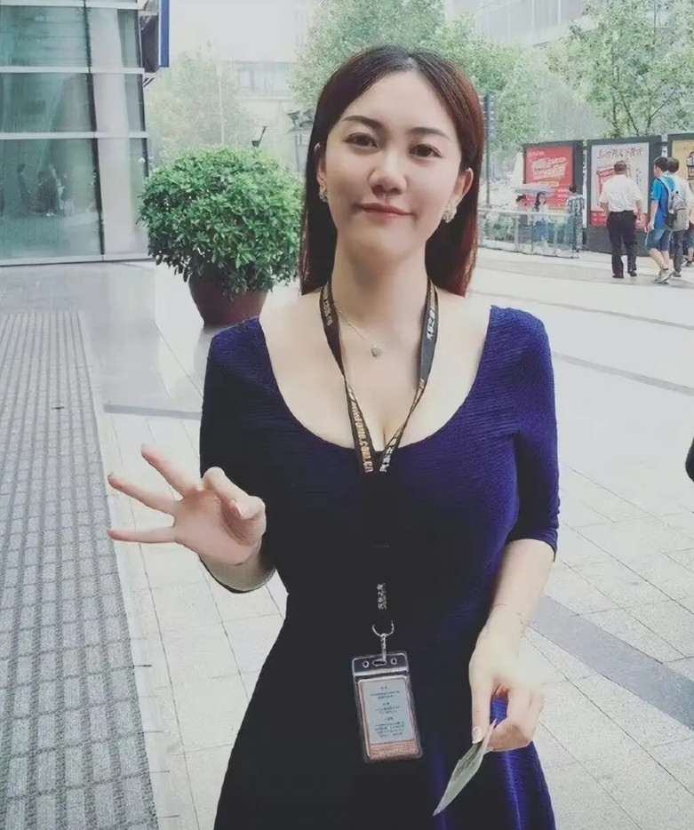大女主徐萌，曾经也是北漂，找到了属于自己的捷径。不管怎么讲，范老的审美还是在线