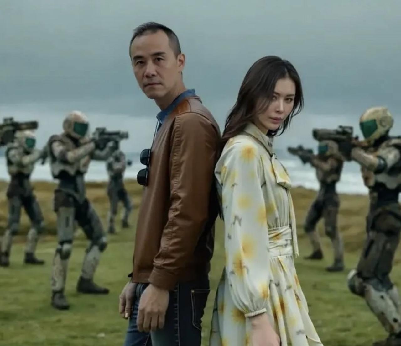 田朴珺：老王，咱最近缺流量了，整个奥特曼咋样？王石：得嘞，媳妇，俺配合你！于是乎
