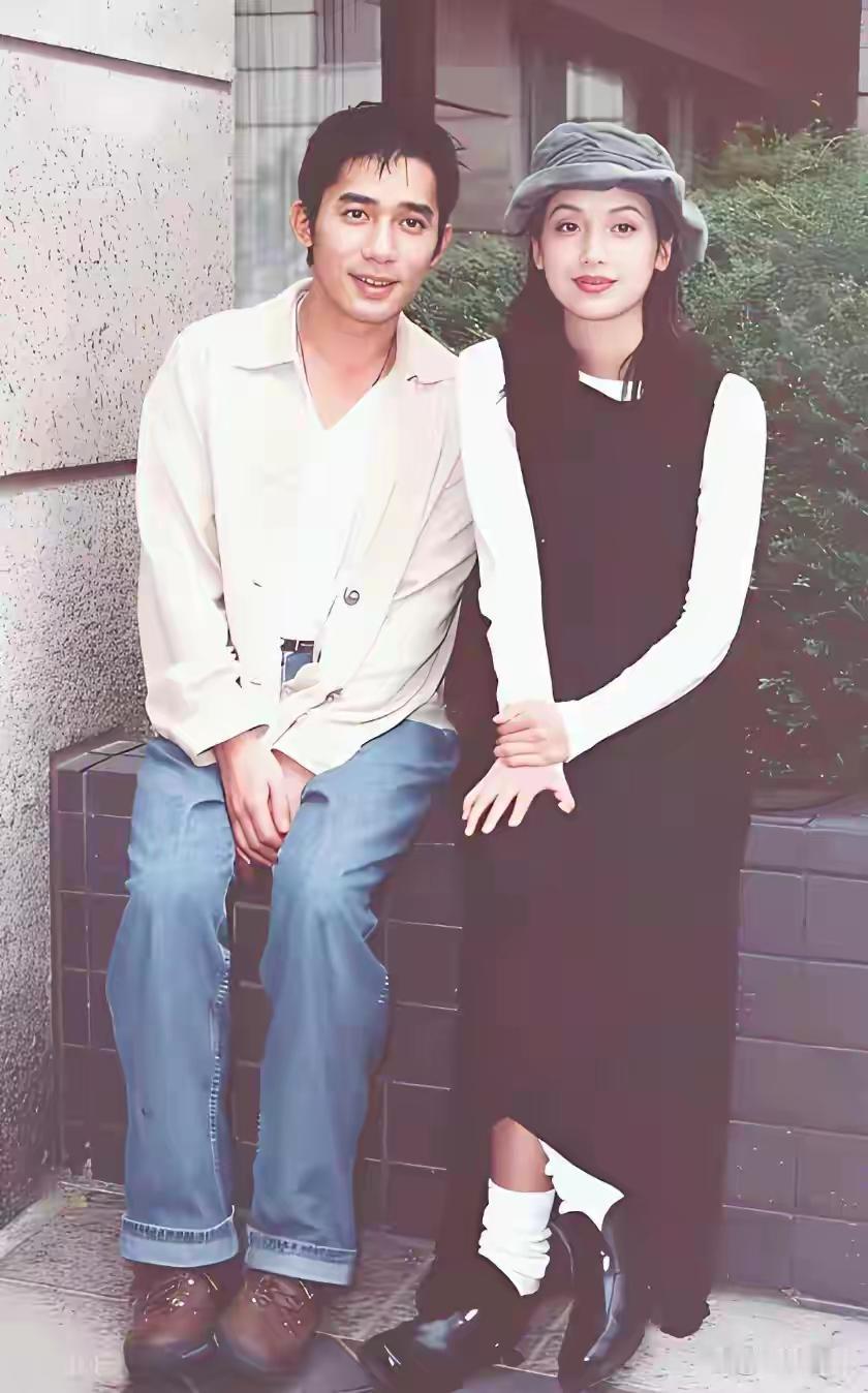 吴倩莲果然跟谁合影都很搭，美女就是美女。