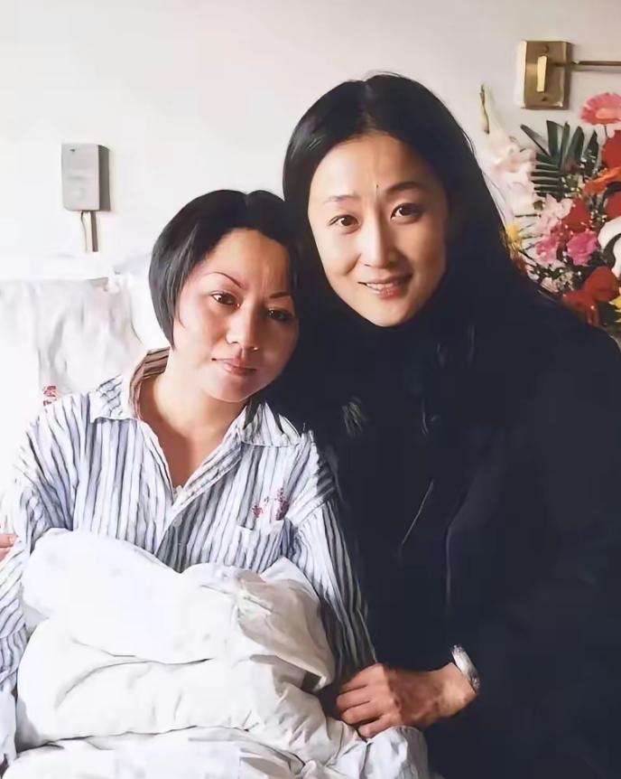 王伟牺牲后阮国琴哭到住院，海军首长问她想见谁，她一张嘴蹦出个八竿子打不着的名字—