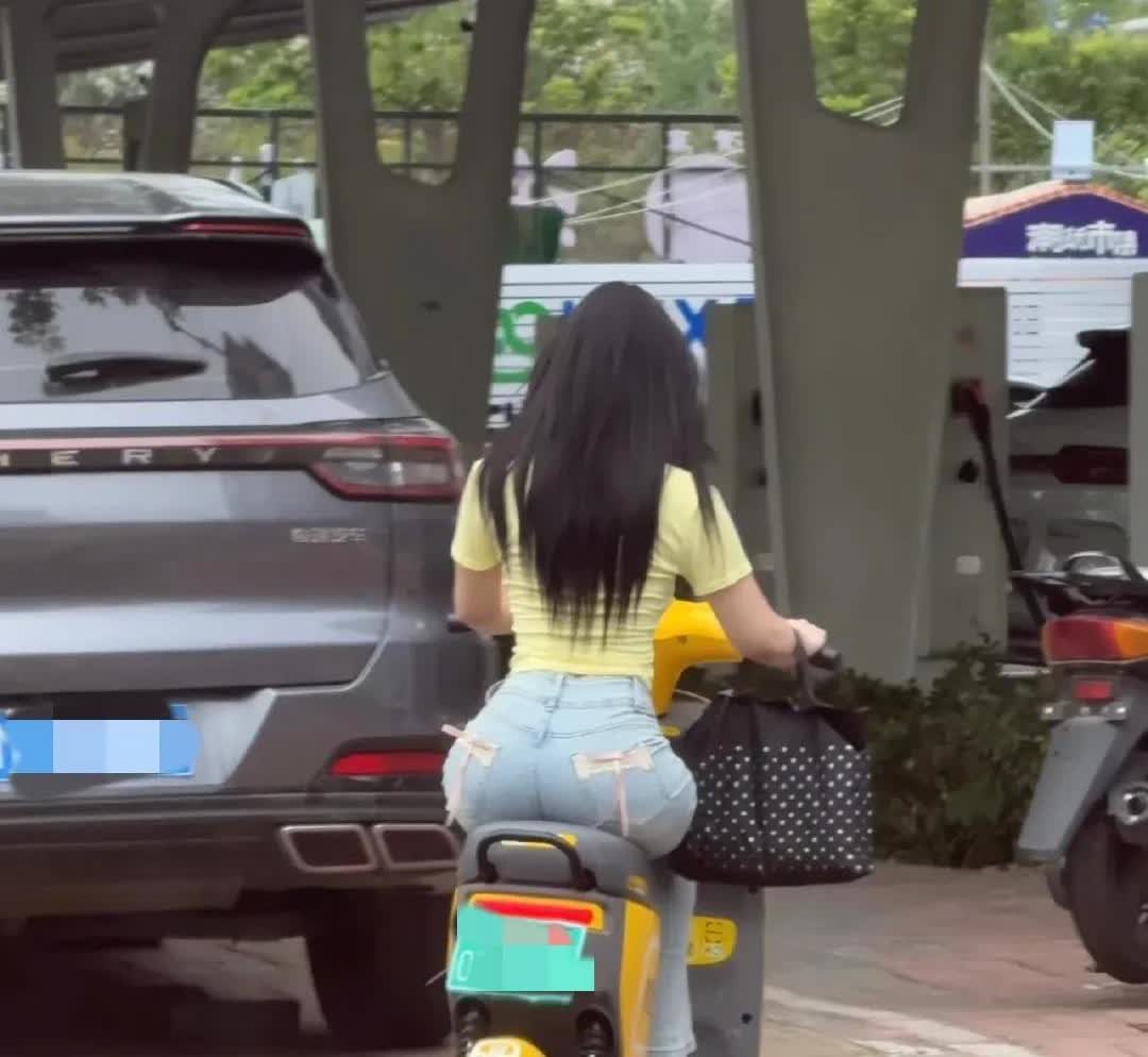 夏天就是好街上看到的车真是好车这样的好车都是谁家的？