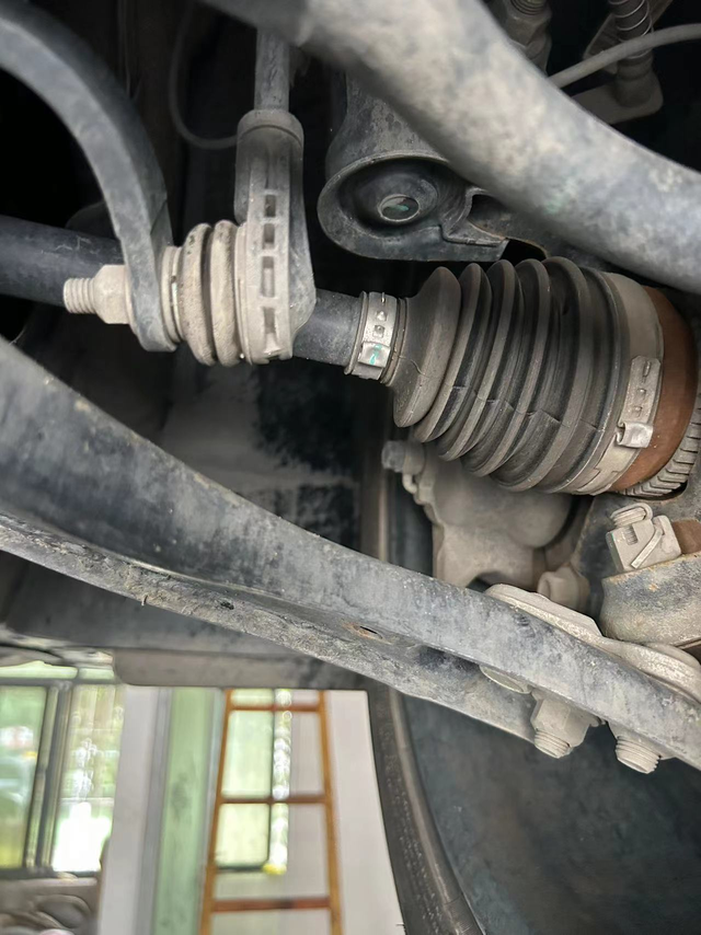 兄弟们你们车子这个地方生锈吗，我的22款帝豪