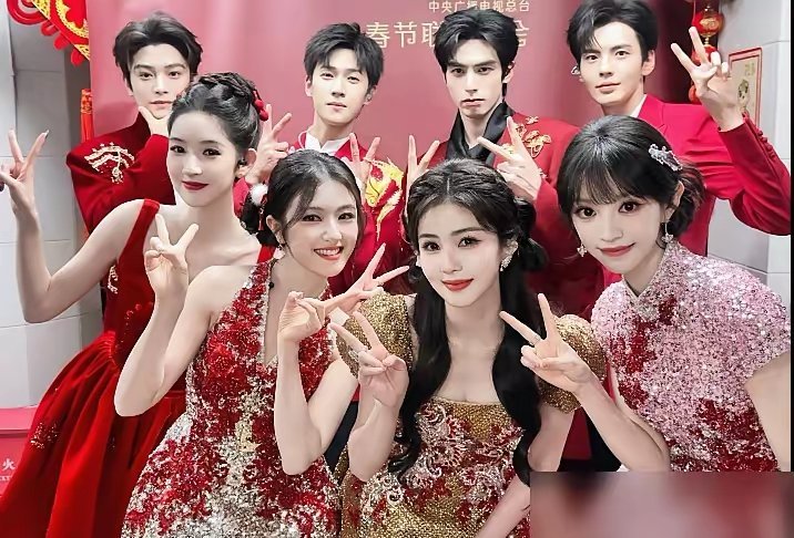 春晚后台，王玉雯一句自嘲，戳破了娱乐圈一个残酷的“潜规则”。同台的白鹿、田曦薇