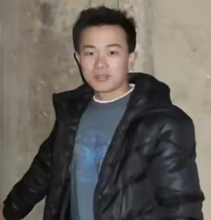 39岁的安徽男子韩灿因为肾癌全身转移，8月1号离开了，其妻子悲痛发文：我的手再也