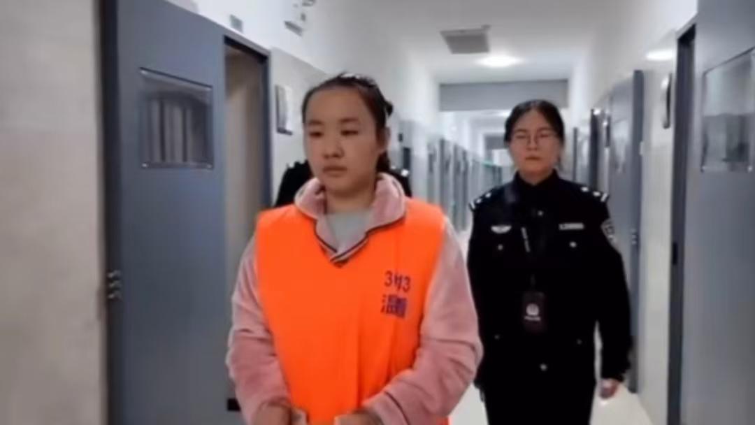 为什么明珍珍打三针的概率大于吃花生米？首先明珍珍更可能是打三针结束罪恶的一生，
