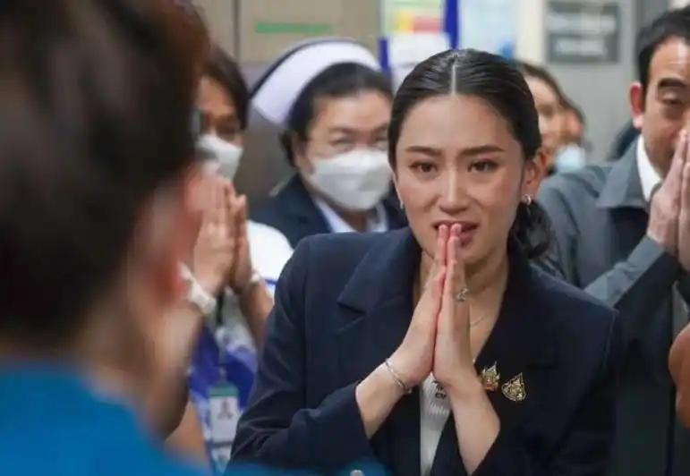 泰国国王为什么不支持佩通坦复任总理也不反对佩通坦下台，保持中立？泰国国王作为国