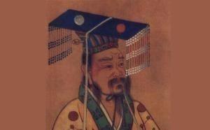 1415年，永乐大帝明成祖朱棣，发现新入宫的小贡女侍寝不是处子。朱棣大怒，一脚将