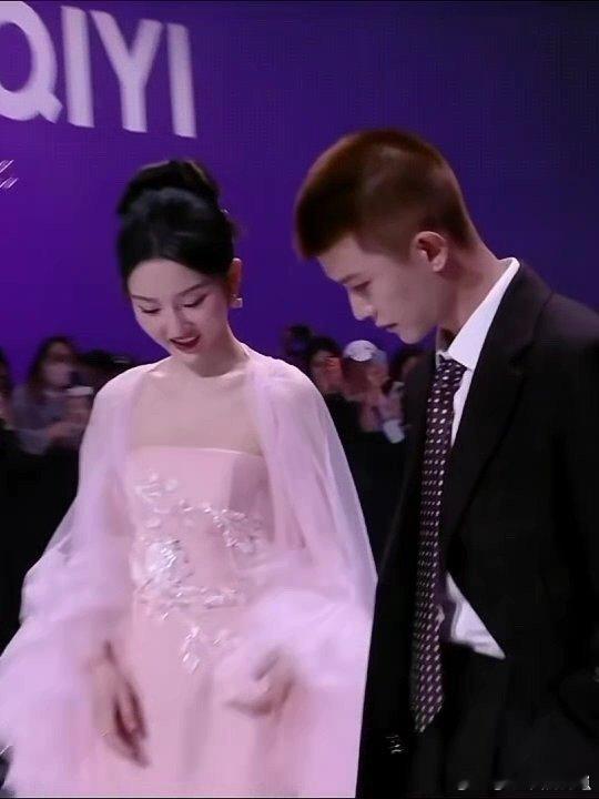 爱奇艺的年度销冠都在这儿了尖叫之夜见证荣耀时刻！年度销冠剧集揭晓，《白月梵星》《