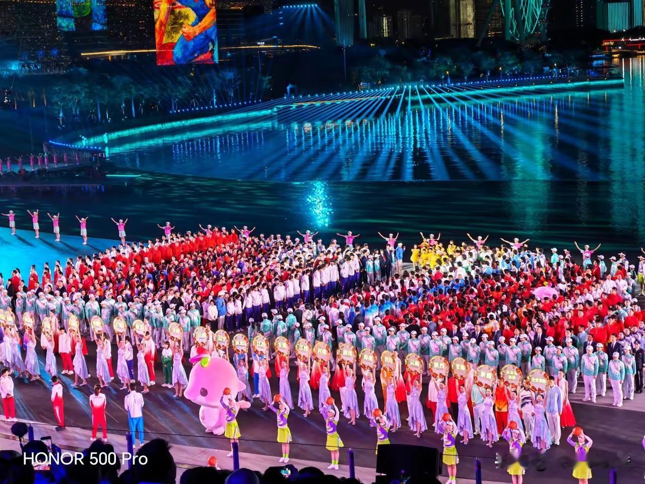 全运会闭幕式出乌龙，铁锹断了还变网红，真相藏在观众手机里。前两天网上都在传全运