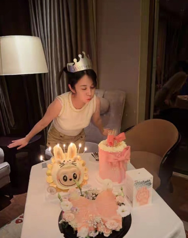 这才是，今天娱乐圈最大的瓜。7月28日，37岁王晓晨，冲上热搜，她和俞灏明传