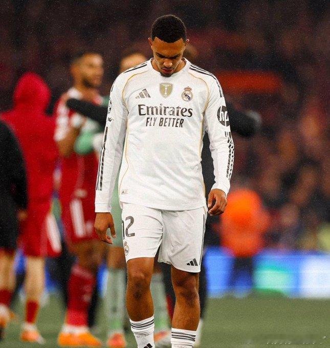 很故事的传闻TopskillsSportsUK透露阿诺德希望在今夏离开皇马，