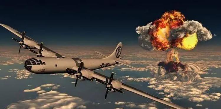 1945年，两颗原子弹相继落下后，日本依旧不肯认输，还坚信美国已经没有第三颗核弹