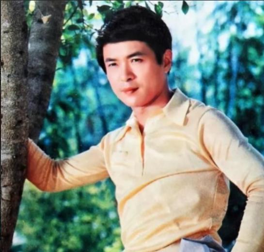 1982年，刘晓庆到南京演出，遇到了正在拍戏的迟志强，晚上喝了几杯酒后，刘晓庆让
