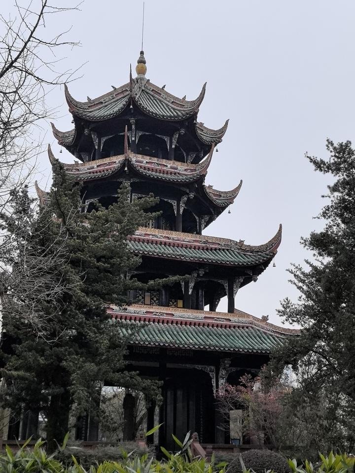 望江楼，望江流，望江楼上望江流。江流千古，江楼千古。……望江楼，没有