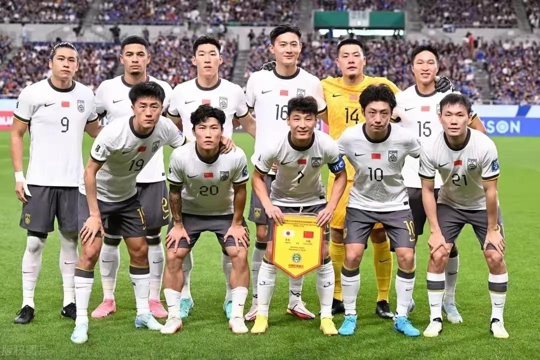 国足意外敞枪！最近在韩国队0比1输给了南非之后，韩国国内的媒体和球迷开始网暴韩