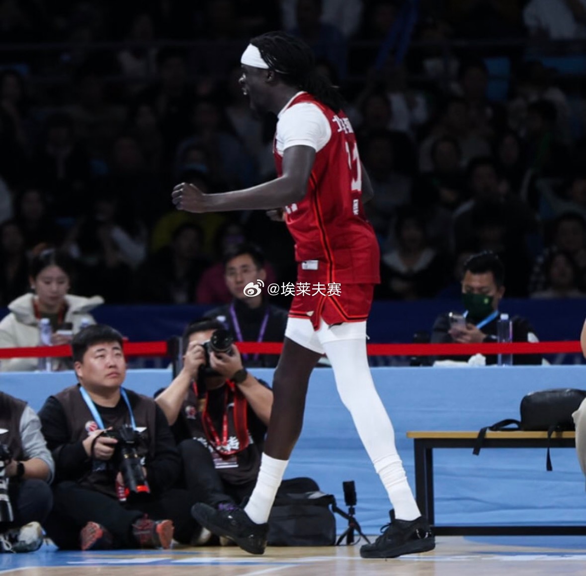 北京首钢北京男篮北京首钢外援奥莫特将不会跟随球队的三场客场之旅，他本人也在社交