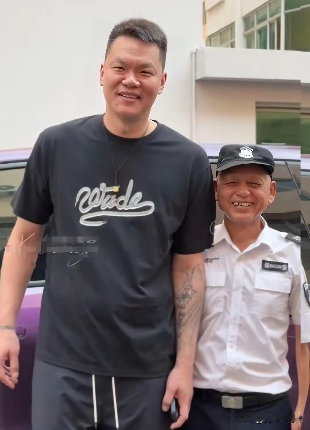 宏远宿舍保安大叔谈到朱芳雨，他是这样子说的:朱芳雨刚来广东时我已在这里上班了