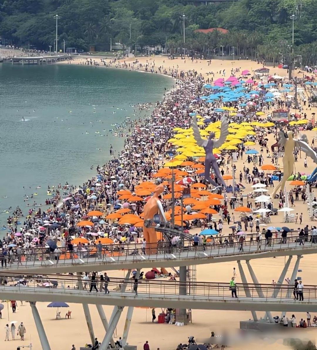 深圳免费的和付费的沙滩，大梅沙。