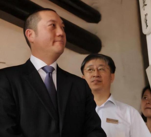 蒋友松突然宣布，将两蒋悬棺迁走，漂泊半世纪终要叶落归根！ 4月12日下午，台