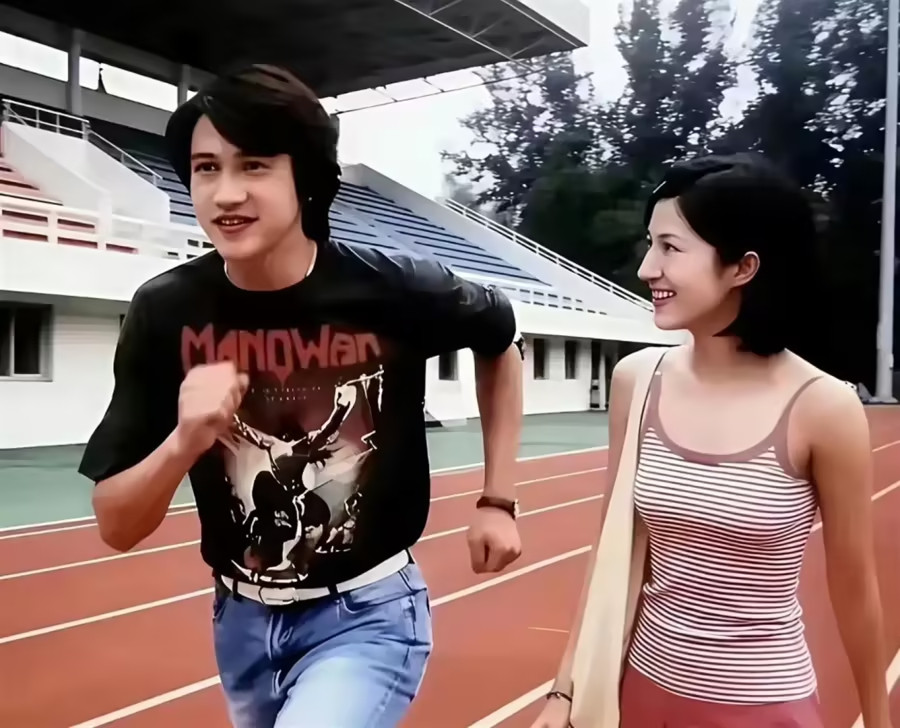 见到鲍蕾年轻时候的样子，终于理解了陆毅为什么对她一见钟情了