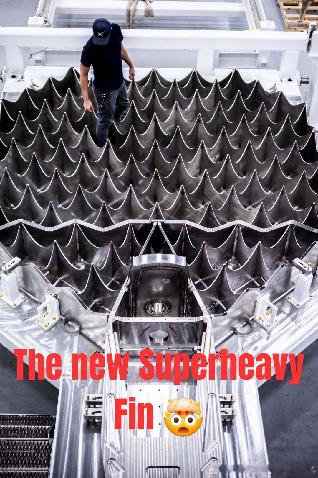 SpaceX超重型助推器V3的栅格翼初始设计已经完成，在尺寸和重量上都增加了50