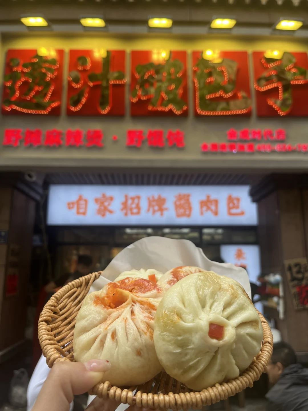 这包子是来报仇的吧？咬一口喷我一身汁！！