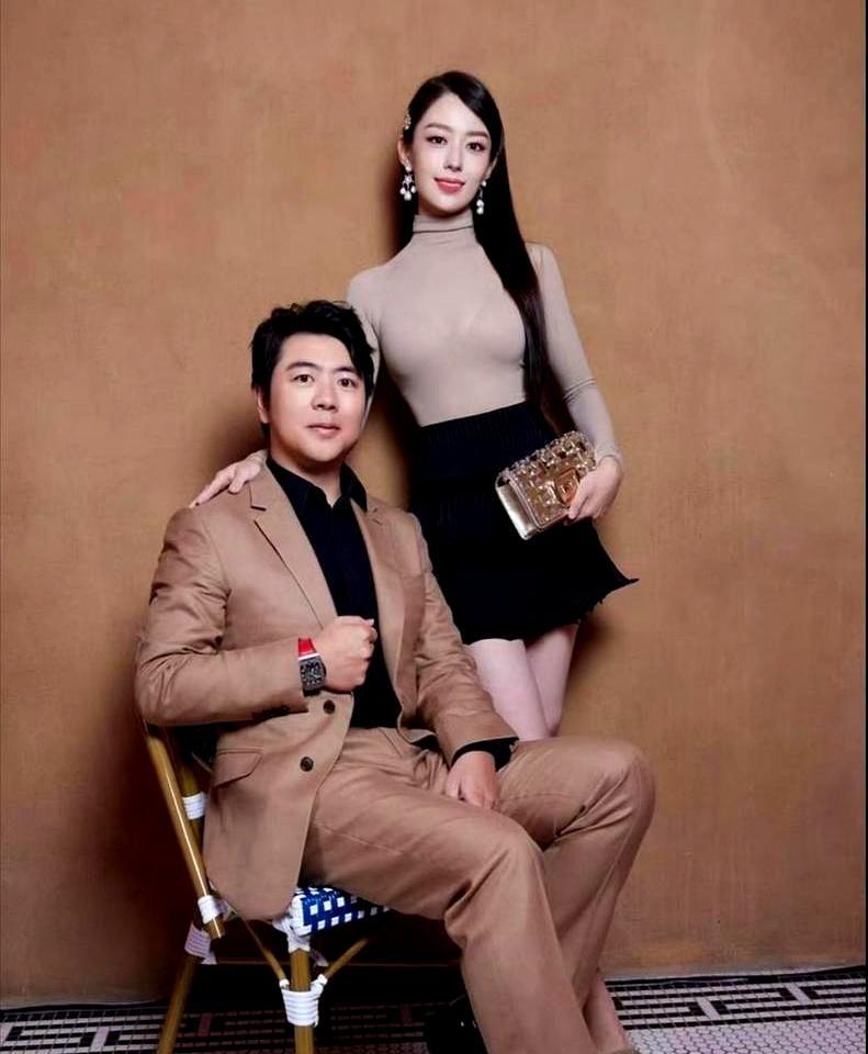 吉娜·爱丽丝亲手撕掉了“钢琴女神”的标签，没想到却更红了。过去三年，她被框在“