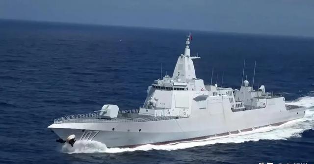 1.7万大军压境，七国联军在南海“舞刀弄枪”。解放军南部战区不跟你打嘴炮，直接把