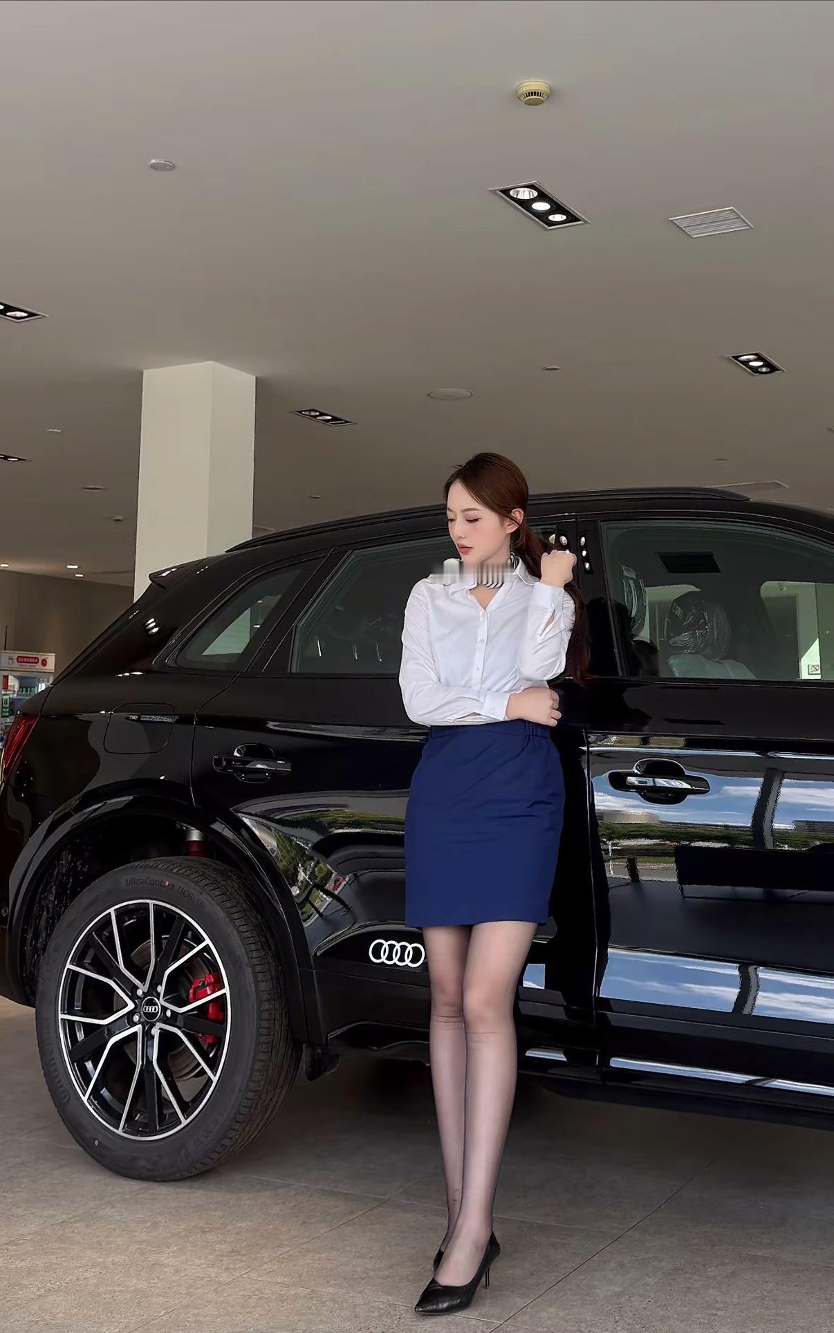 现在奥迪的车标很亮​​​