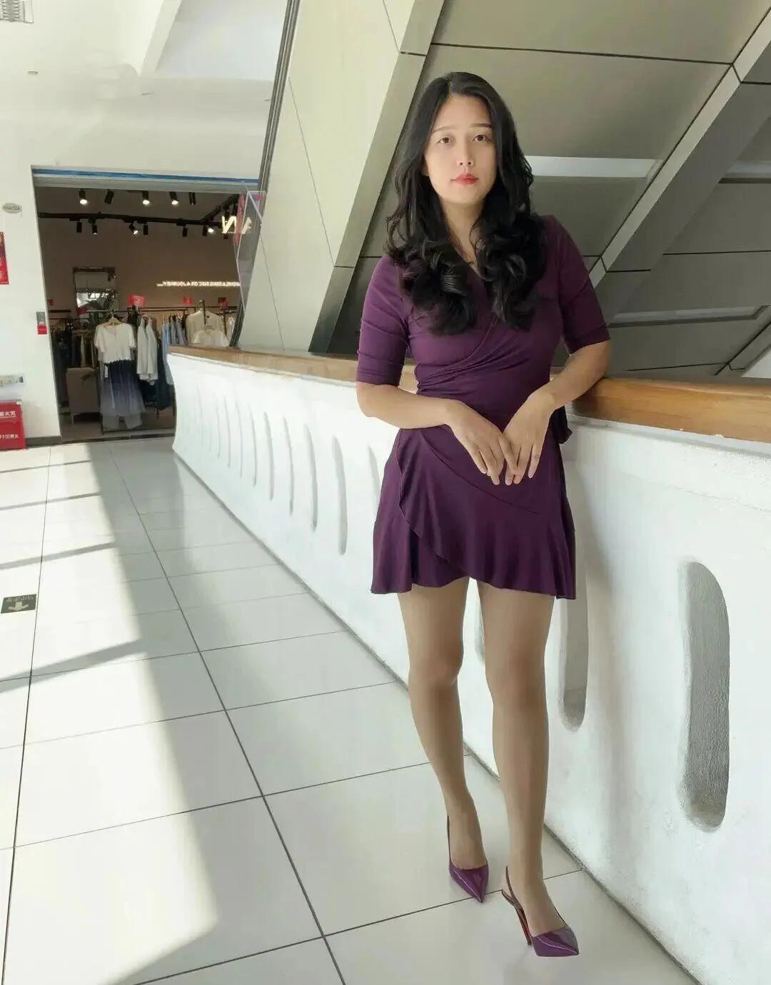 美丽动人的熟女姐姐紫色套装怎么样[爱心][爱心][爱心]