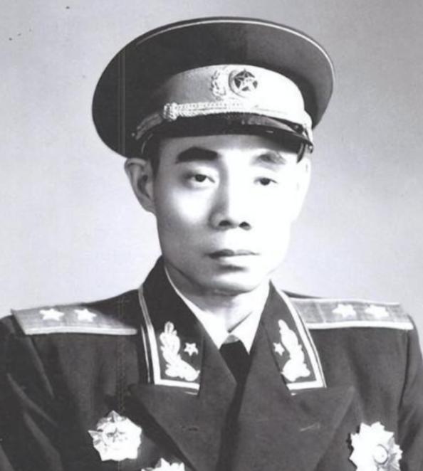 1950年，零下40℃的极寒之下，副军长吴国璋下令把800名美军俘虏安置在一个废