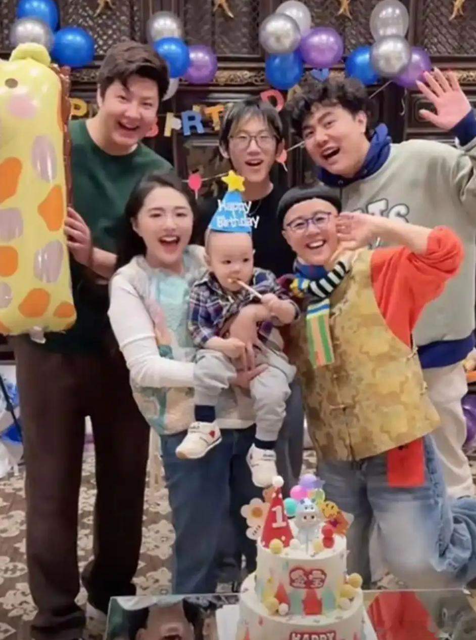 看来妈妈矮的孩子很难长高吧！​​​
