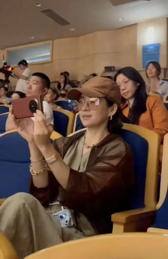 章子怡、汪峰合同带娃！给所有离婚的明星都上了一课，不担心别的孩子受宠争家产，只关