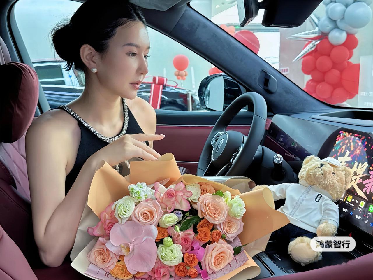 试驾X5的时候，女销售说：“女士，这车对女生来说有点大哦。”转头就订了问界M8顶