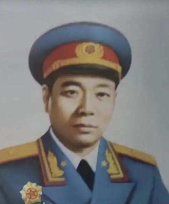 1979年，吴忠将率领数百辆坦克欲横扫越南，就在这时，上级却下达了一则紧急命令：