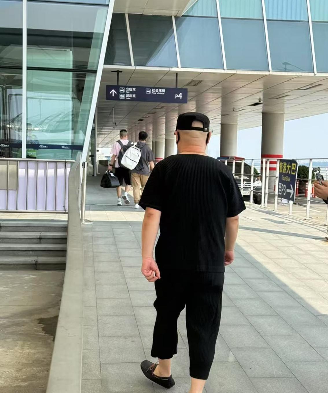 刚刚！郭德纲、于谦、郭汾阳等出现在上海某港口的照片被晒。根据时间安排，郭德纲、于