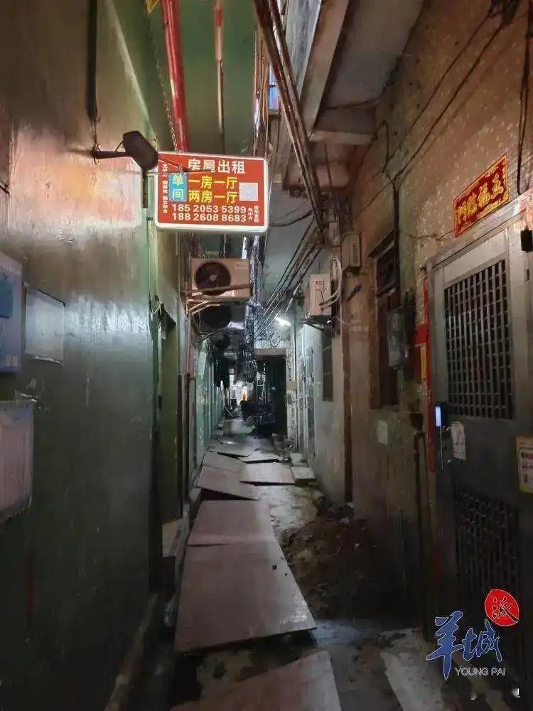 今天我家先生领我去了“石牌村”，比我想象的要恐怖多了，没想到繁华的广州还有这样的