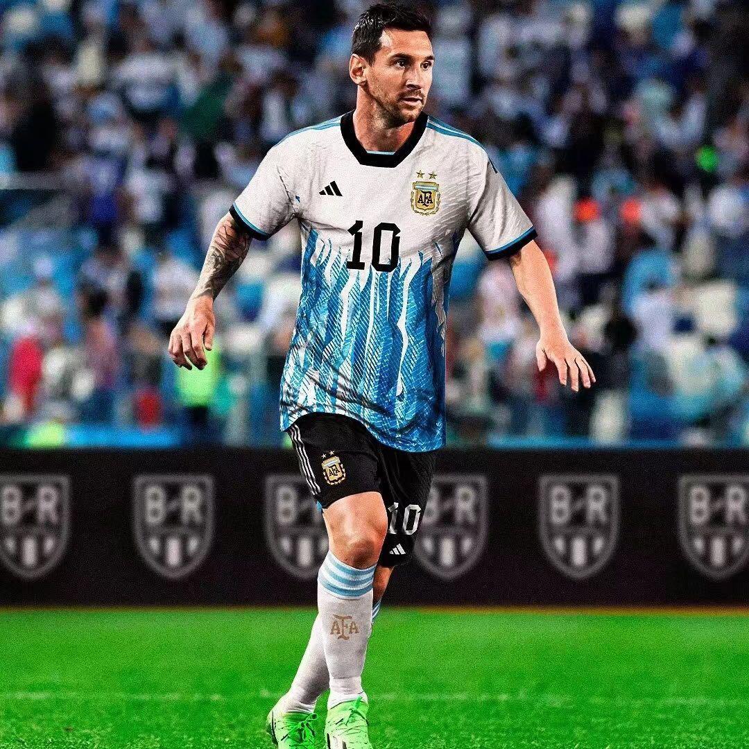 迪诺巴乔：梅西如果在90年代可能会被踢残！最近意大利名宿迪诺巴乔点评了马拉多纳