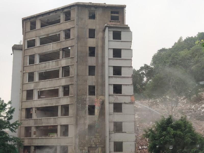 以前穷，大家却怀念，原因可太多了。以前生活简单，吃饱肚子、过年有新衣就能快乐很久