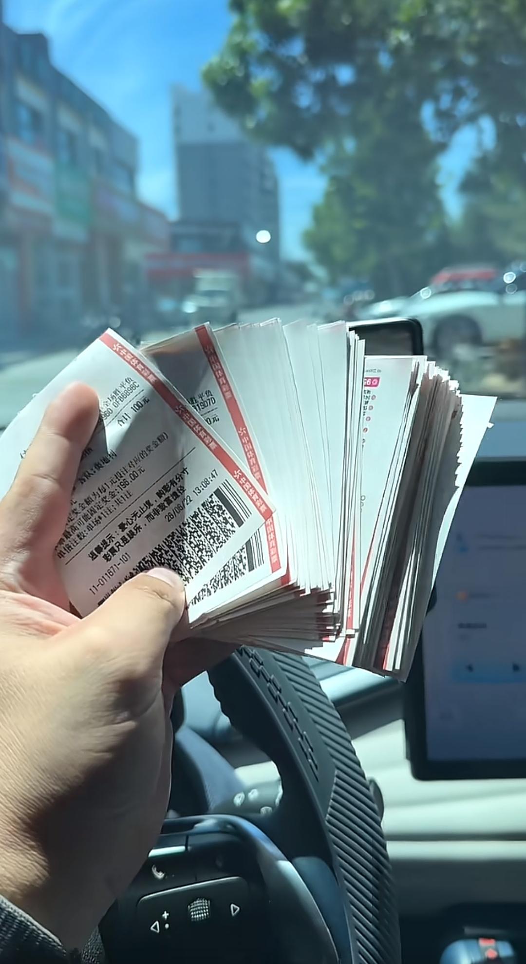买1万阿根廷胜，中了1万9600元！有时候买多一点还是有好处的，比如说这种没