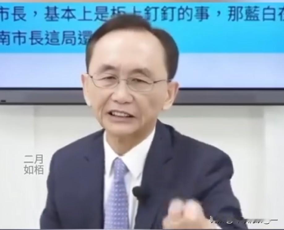 蓝绿为何双标？吴子嘉节目中把窗户纸捅破了，他指出：民进党与国民党候选人侯友宜、蒋