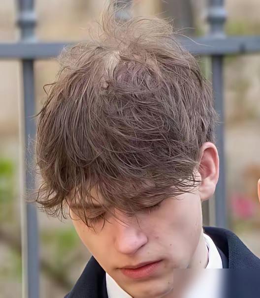 菲利普亲王这基因，是真强！英王室这几代男丁真的是被他的秃顶基因给拿捏得死死的