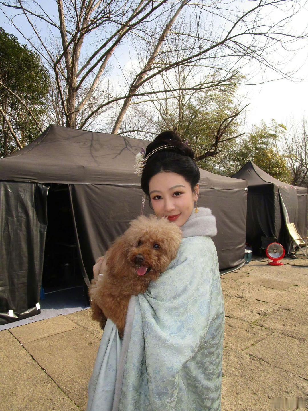 杨紫家业央视官宣杨紫家业要来了杨紫家业央视官宣，杨紫家业要来了，墨香传千年，